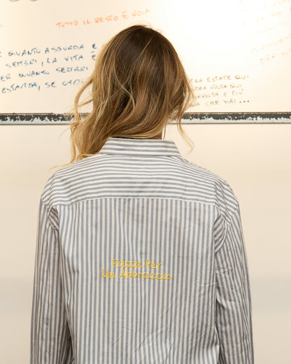 Camicia Passa Per Un Abbraccio